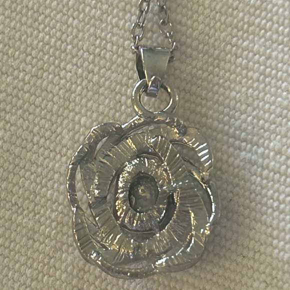 🎅🏻 HOLIDAY-ELEGANT RHINESTONE BLUE SUNFLOWER DESIGN SILVER NECKLACE - Picture 4 of 6